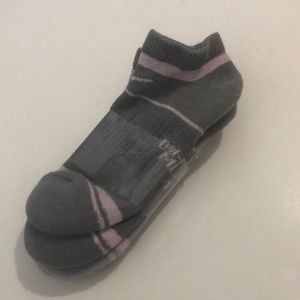 2 pairs of Nike socks